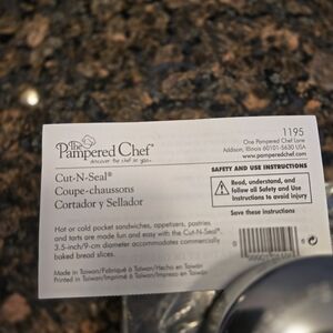 New In Box - The Pampered Chef Cut-N-Seal
